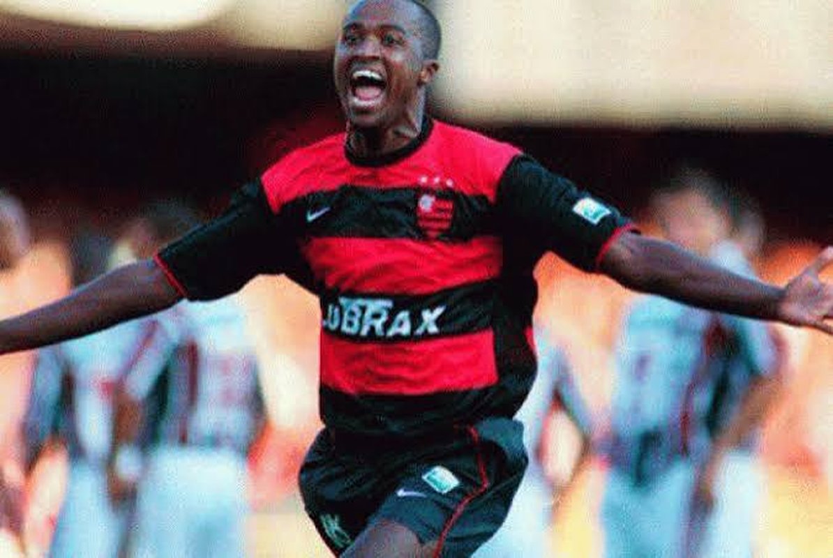 Ex-centroavante do Flamengo, São Paulo e Paris Saint-Germain, Reinaldo é o novo técnico do Rio Branco