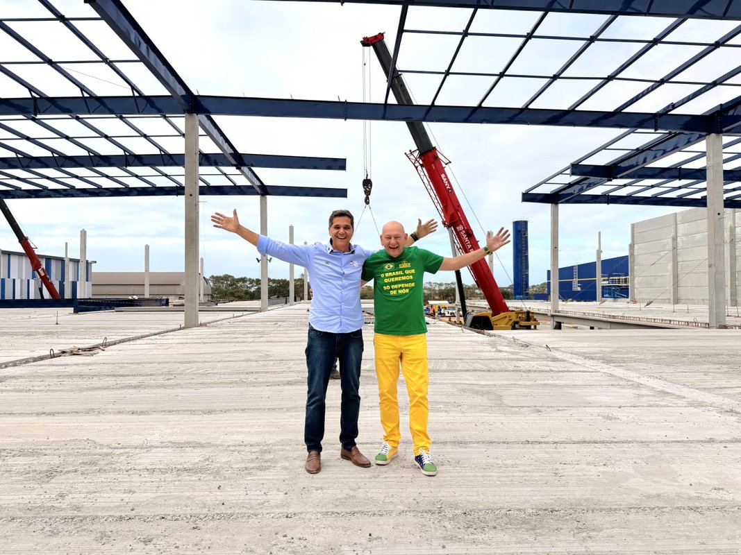 Ao lado de Ricardo Ferraço, dono da Havan visita obras da unidade em Vila Velha e anuncia que fará mais investimentos no Espírito Santo